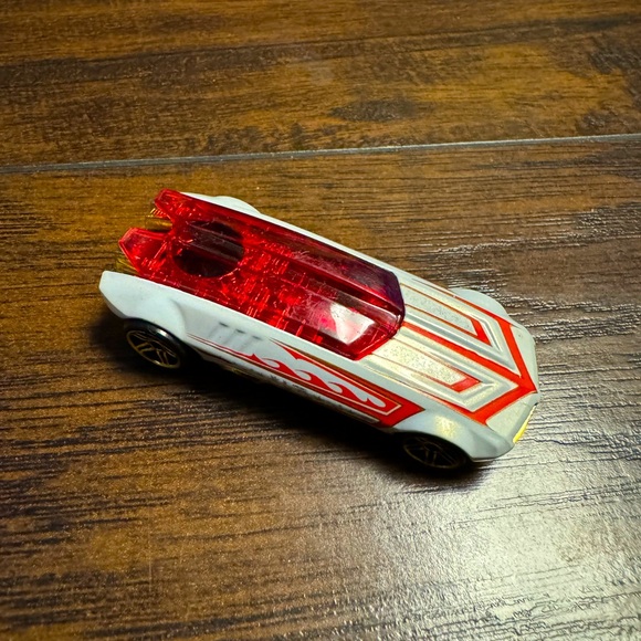 Vintage 2002 Hot Wheels Whip Creamer II 2 Red, White Roof Opens Rare Car Collect - Picture 1 of 4